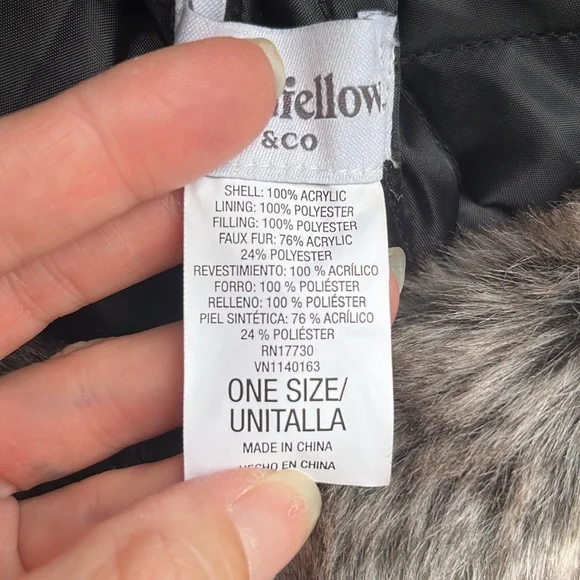 2 brand new winter hats - Picture 8 of 16